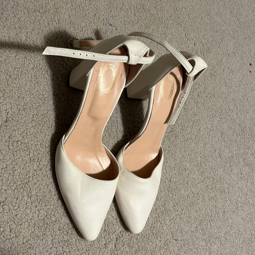 Handmade white block heel pumps, made in Spain